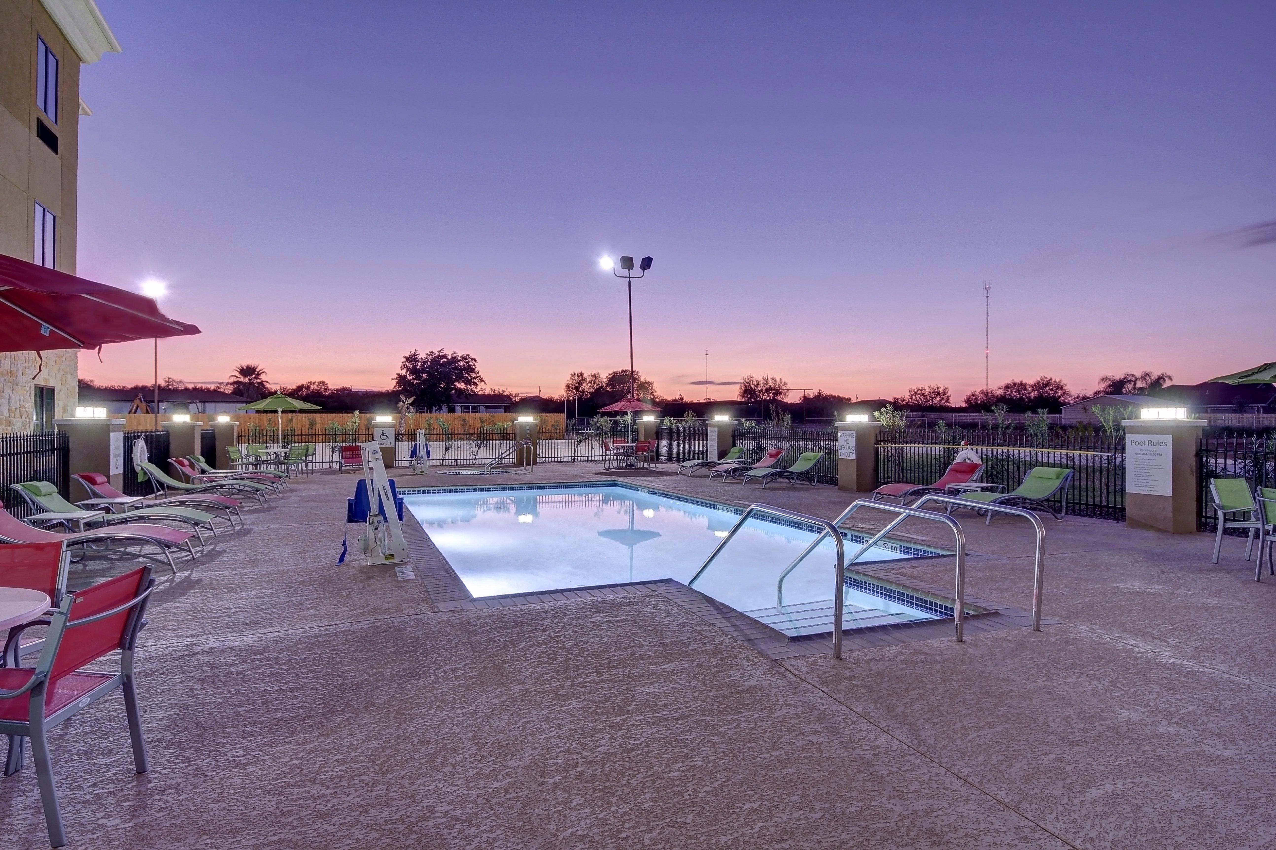 Holiday Inn Express Carrizo Springs Exterior photo