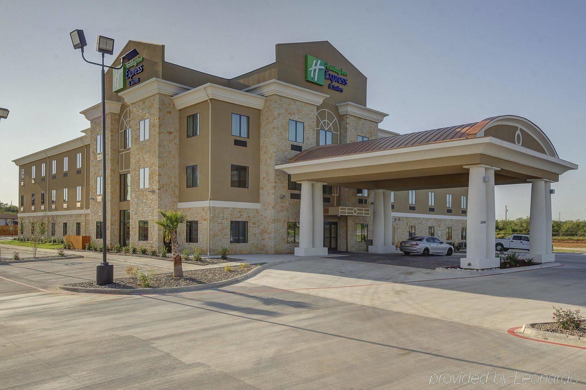 Holiday Inn Express Carrizo Springs Exterior photo